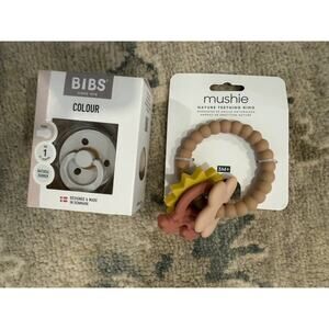 mushie NATURE TEETHING RING & Bibs Sz 1 Pacifier In Haze NIB